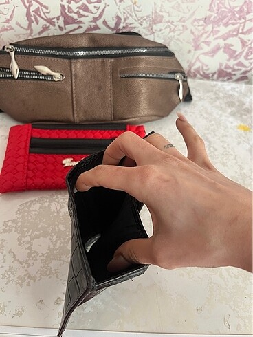 Beden Zara cüzdan bel çantası ve kırmızı cüzdan toplam fiyattır
