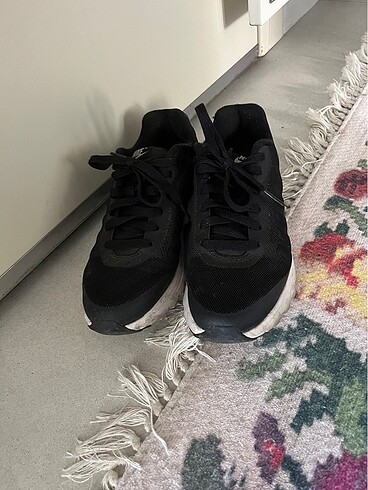 37,5 Beden siyah Renk Orijinal 37.5 Nike ayakkabı sorunsuzdur