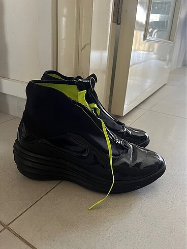 Yurtdışından geldi orijinal Nike ayakkabı 38 numara sorunsuz neo