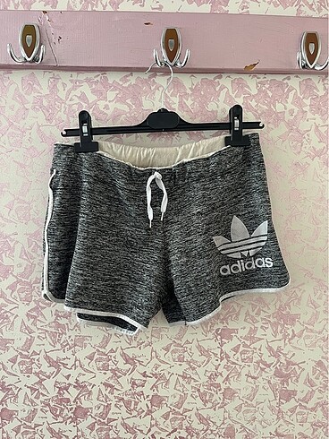 Orijinal Adidas spor şort L beden sorunsuz