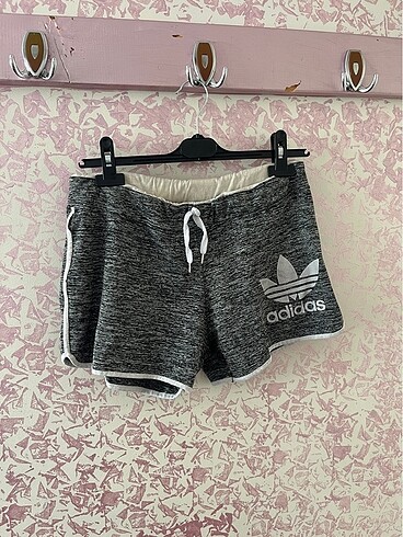 l Beden Orijinal Adidas spor şort L beden sorunsuz