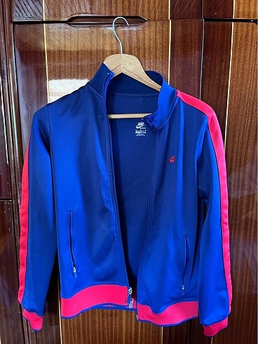 Orijinal Nike m beden sorunsuz spor üst sıfırdan farksız az kull