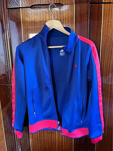 m Beden Orijinal Nike m beden sorunsuz spor üst sıfırdan farksız az kull
