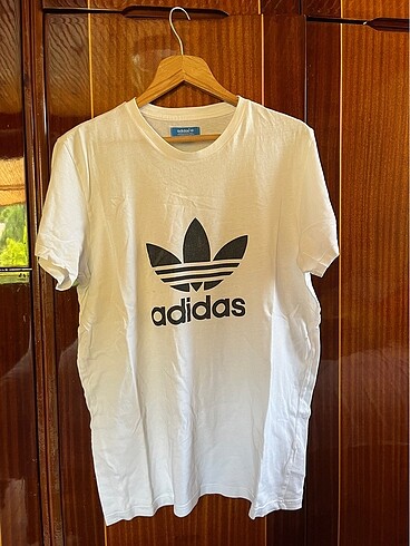 l Beden beyaz Renk Orijinal L beden Adidas tişört az kullanıldı sorunsuz