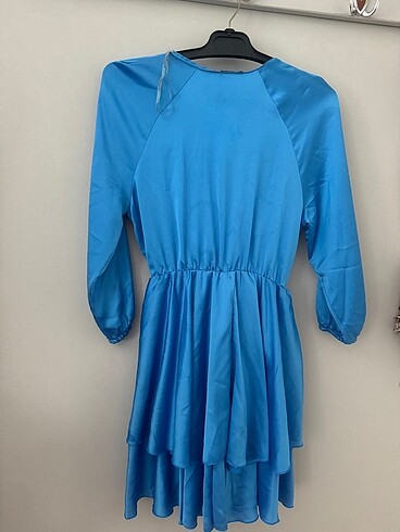 Saten elbise s beden ama m uyumlu etiketi üzerinde - Görsel 6