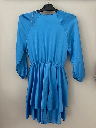 Saten elbise s beden ama m uyumlu etiketi üzerinde - Görsel 7