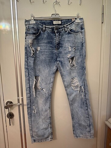 Trendyol & Milla 42-44 beden jean yırtık sorunsuzdur hiçbir deforme yoktur