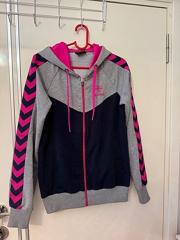 m Beden Orijinal hummel sweat m beden kapüşonlu 2 kere giyildi sadece so