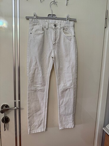 Mango MNG 9 yaş beyaz jeans çok iyi durumdadır 1 kere giyildi sorunsuz