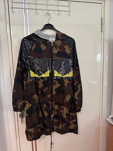 M beden desenli yağmurluk 1 kere giyildi hiçbir sıkıntı yok - Görsel 2