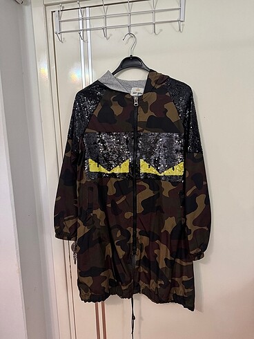 M beden desenli yağmurluk 1 kere giyildi hiçbir sıkıntı yok - Görsel 3