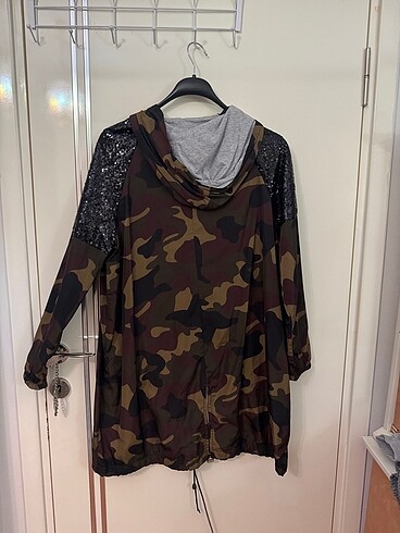 M beden desenli yağmurluk 1 kere giyildi hiçbir sıkıntı yok - Görsel 5
