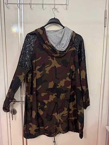 M beden desenli yağmurluk 1 kere giyildi hiçbir sıkıntı yok - Görsel 6