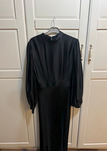 Siyah Piliseli Uzun Kadın Elbise - Görsel 3