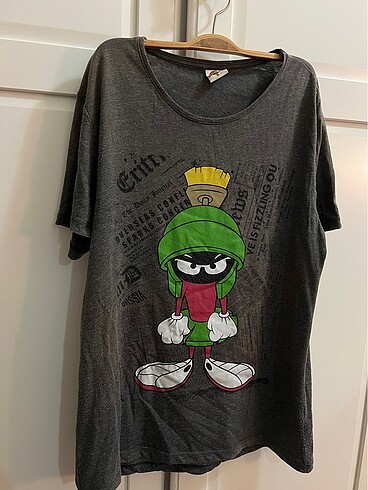 LOONEY TUNES TSHIRT