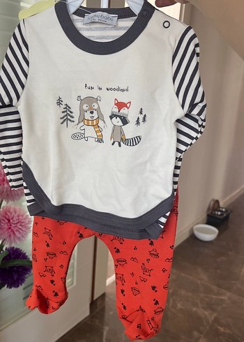 Çizgili Kollu Gri ve Beyaz Erkek Bebek Takımı - Görsel 3