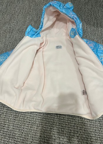 Kız Çocuk Kapüşonlu Renkli Baskılı Mont - Görsel 4