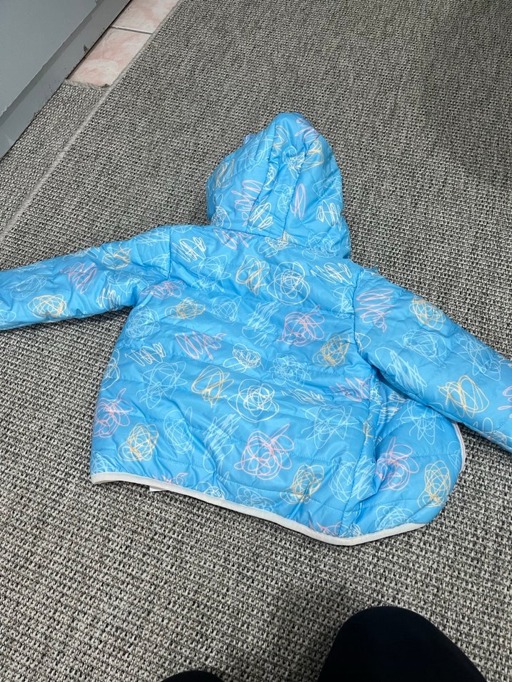 Kız Çocuk Kapüşonlu Renkli Baskılı Mont - Görsel 5