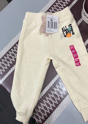 Beyaz Baskılı Rahat Kız Çocuk Eşofman Altı - Görsel 2