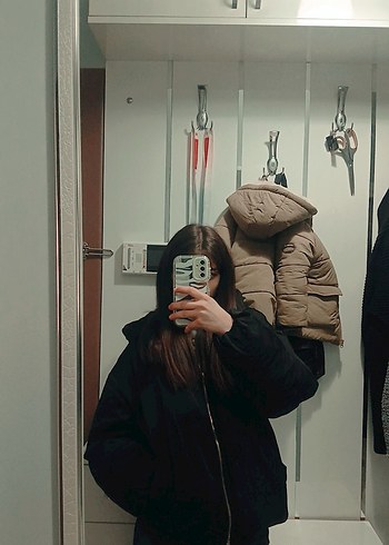 Bershka Siyah Fermuarlı lastikli kadın şişme mont - Görsel 5