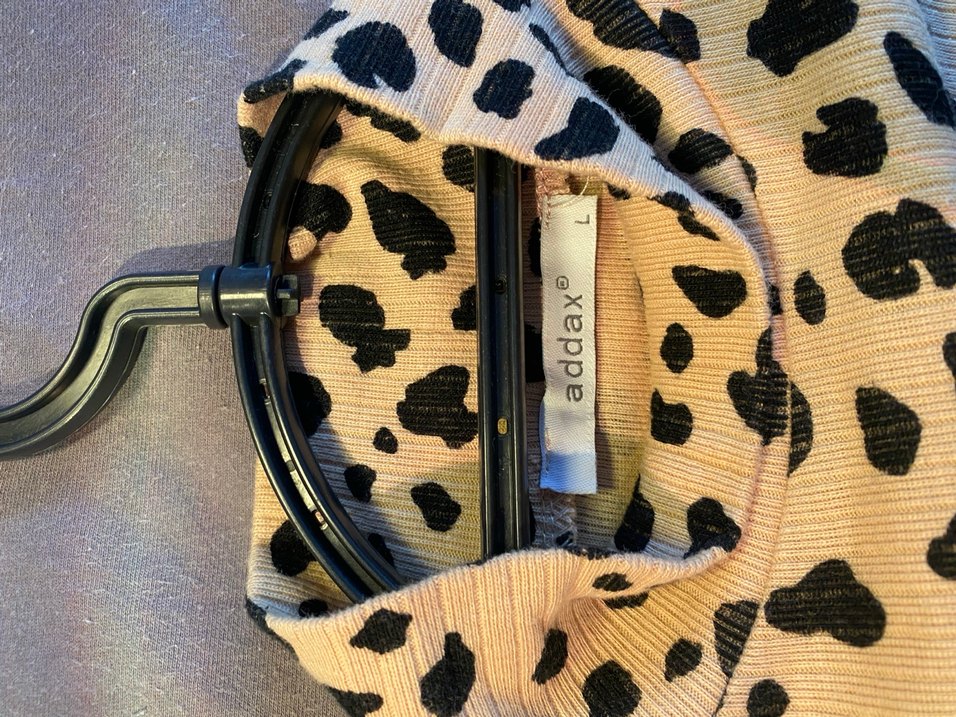 Uzun kollu boyunlu leopar desenli bluz - Görsel 2