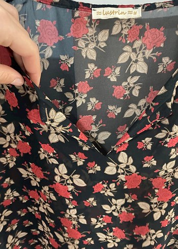 Kırmızı Çiçek Desenli V Yaka Kadın Bluz - Görsel 3