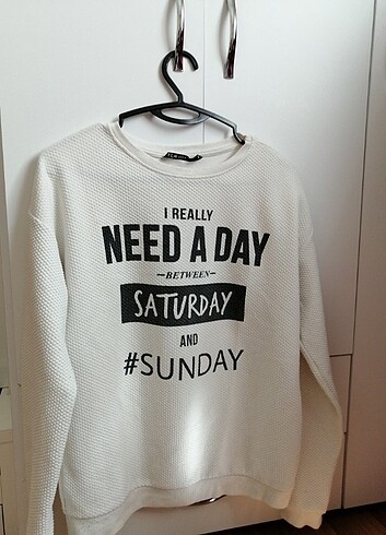 BEYAZ SWEATSHIRT
