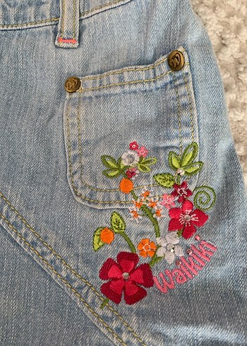 Nakışlı Düğmeli Kız Denim Elbise - Görsel 4