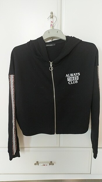 Kapşonlu, fermuarlı sweatshirt 