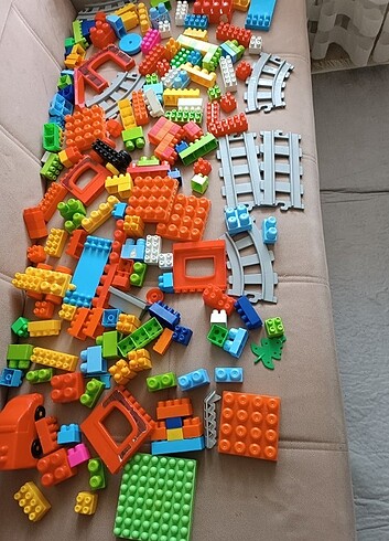 Diğer LEGO egotıcı oyuncaklar