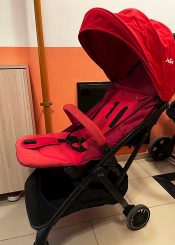 Kırmızı Bebek Arabası - Görsel 2