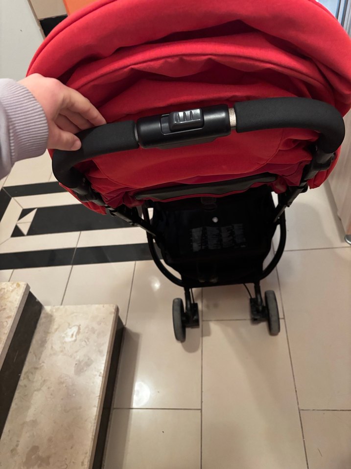 Kırmızı Bebek Arabası - Görsel 5