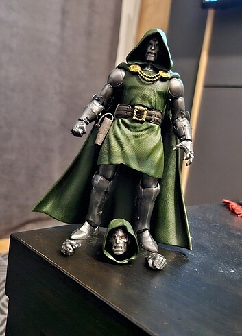 MARVEL LEGENDS DR.DOOM