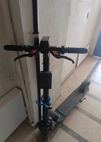 Siyah elektrikli Scooter