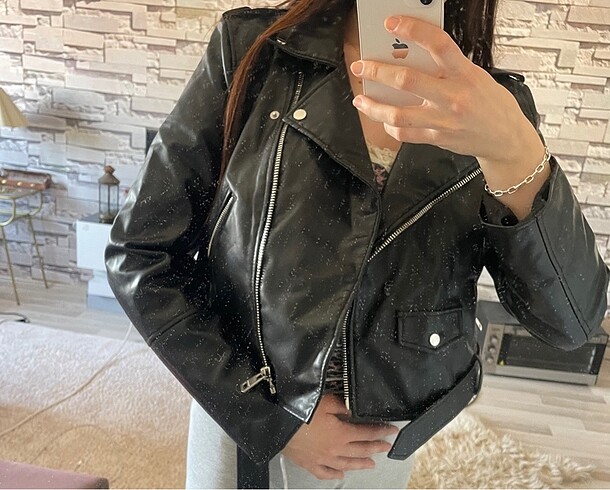xl Beden Xl fakat kalıbı kucuk oldugu ıcın xs ve s bedene daha iyi oluyor