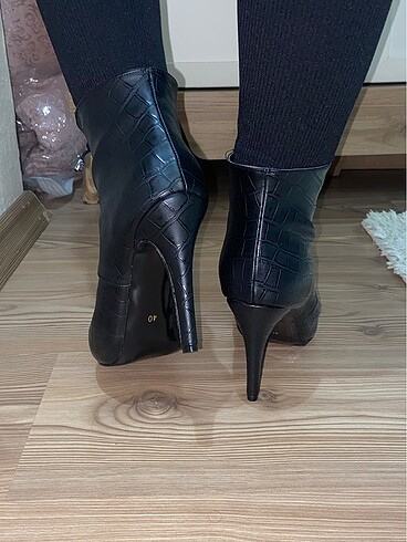 Ucu kesik topuklu bağcıklı şık boti - Görsel 7