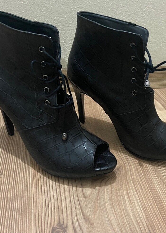 Ucu kesik topuklu bağcıklı şık boti - Görsel 4