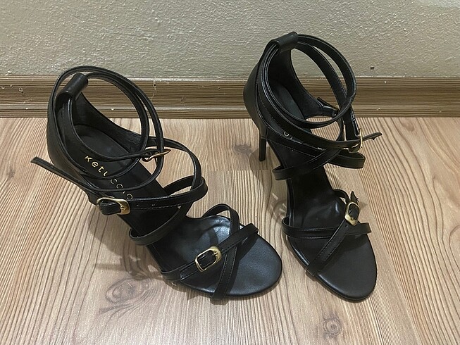 Bantlı şık topuklu ayakkabı - Görsel 4