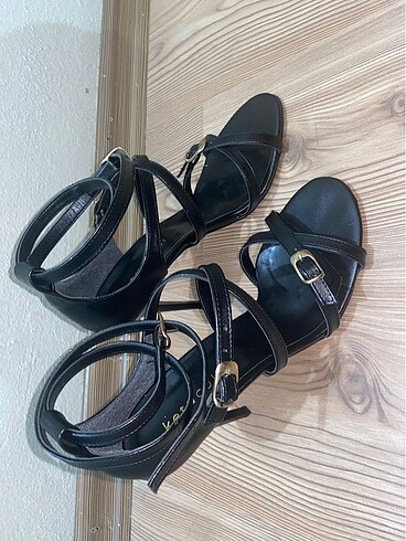 Bantlı şık topuklu ayakkabı - Görsel 6