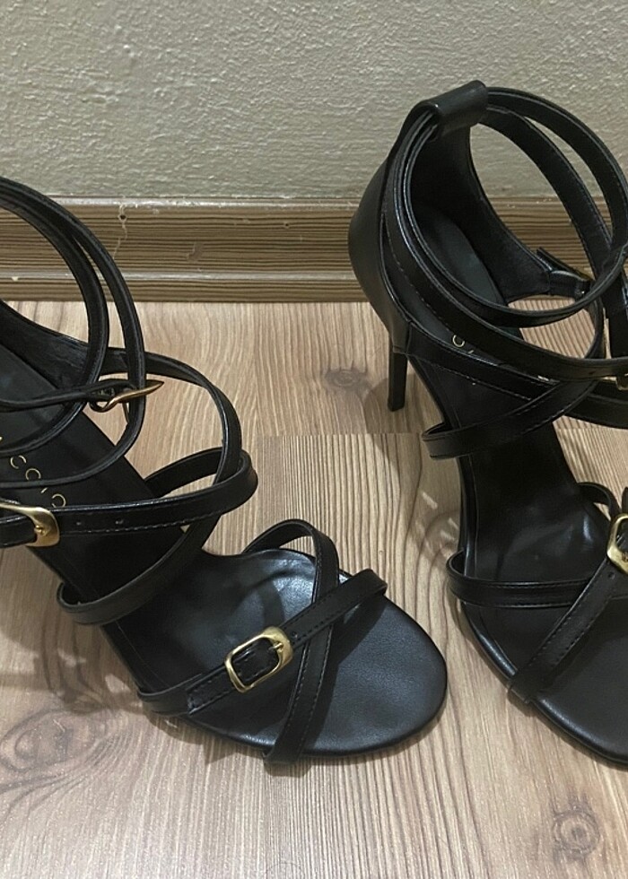 Bantlı şık topuklu ayakkabı - Görsel 4