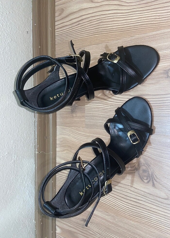 Bantlı şık topuklu ayakkabı - Görsel 3