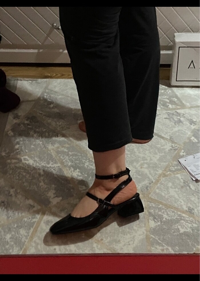 Siyah bilekten bağlamalı günlük ayakkabı - Görsel 5