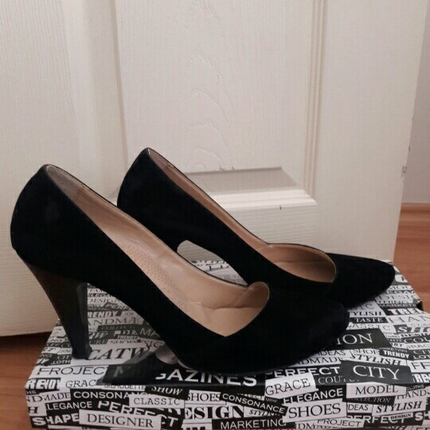 Süet stiletto