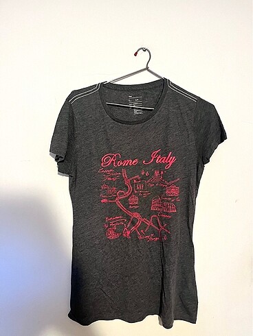 Gap Tshirt