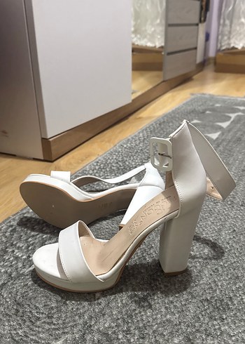 Beyaz Kadın Topuklu Kemerli Abiye Ayakkabı - Görsel 2