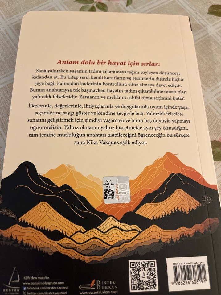 Tek Başına Hayatın Tadını Çıkarabilmek - Nika Vázquez Seguí - Görsel 2
