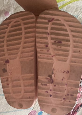 23 Beden Vicco Kız Çocuk Pembe Tokalı Terlik