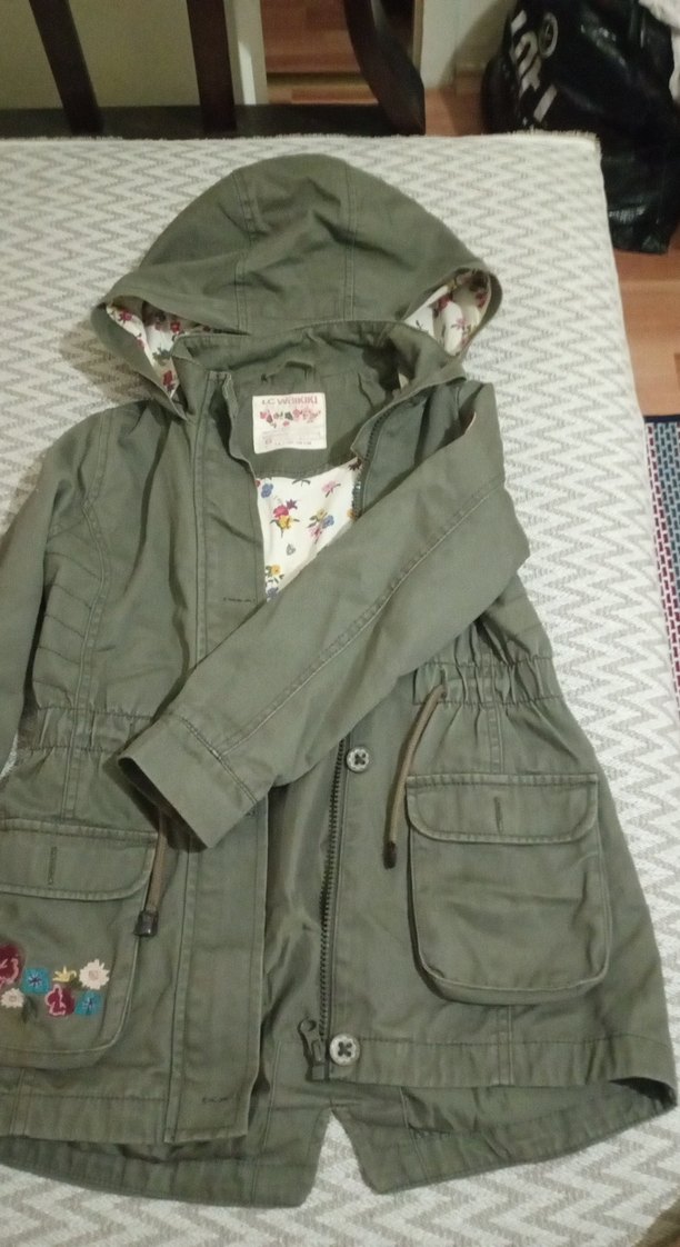 Gri Kapüşonlu Nakışlı Kız Montu - Görsel 2