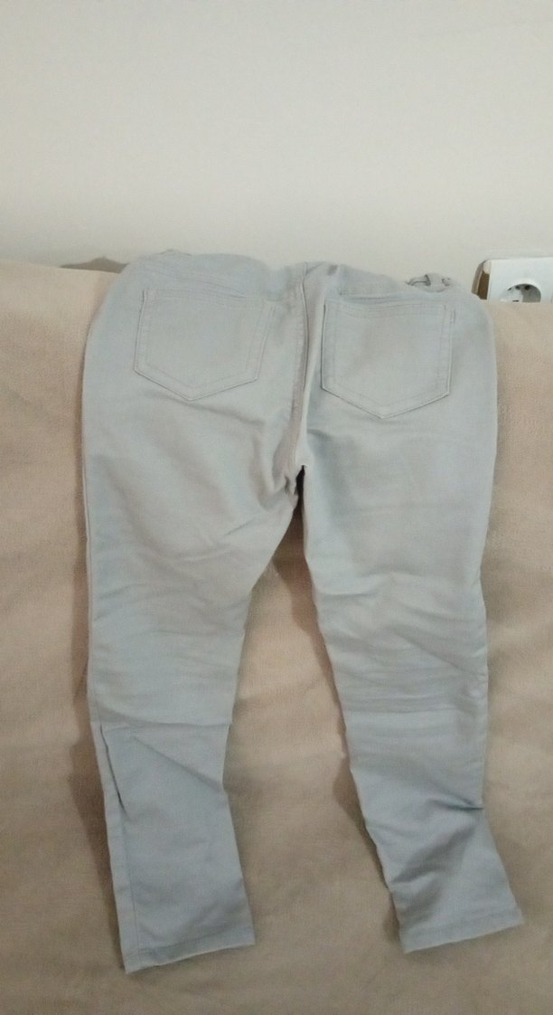 Gri Kız Kot Pantolon Nakışlı ve Düğmeli - Görsel 3