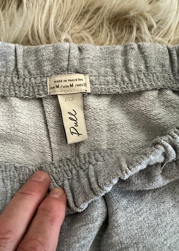 m Beden gri Renk Pull&Bear markaGri Rahat Kesim Kadın Eşofman Altı
